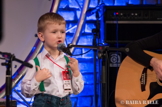 BILDES 2017 Koncerts "Ielūdz Bilžu mūziķi un viņu bērni", uzstājas Elīna Madara Līce ar dēliem.